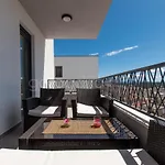 Sea View Apartment Leana